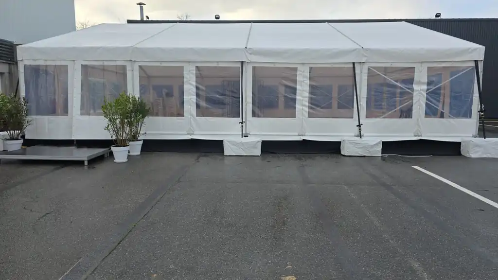 location chapiteau avec parquet bretagne.jpg