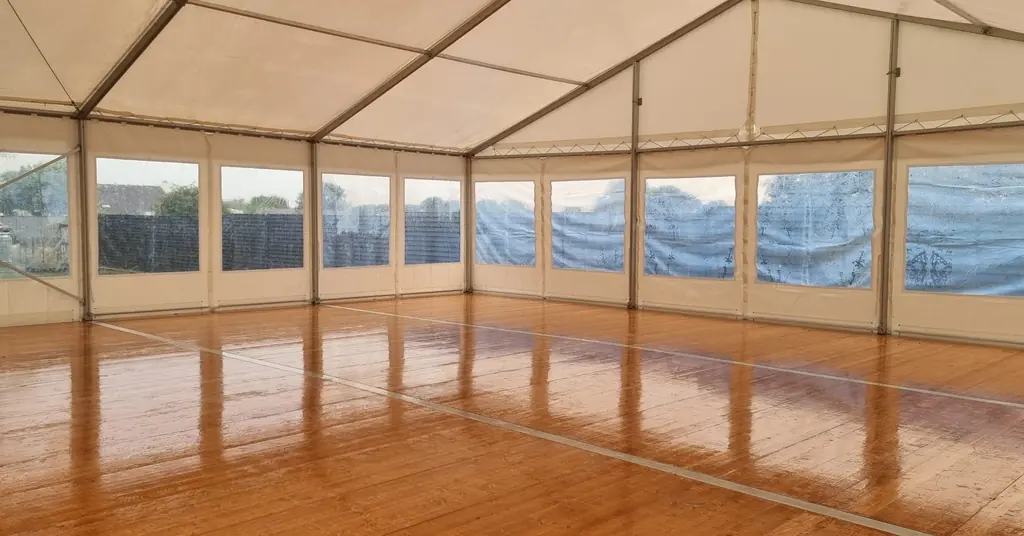 location chapiteau avec parquet 35.jpg