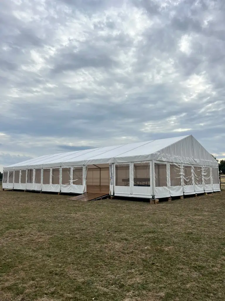 location chapiteau avec parquet 35.jpg