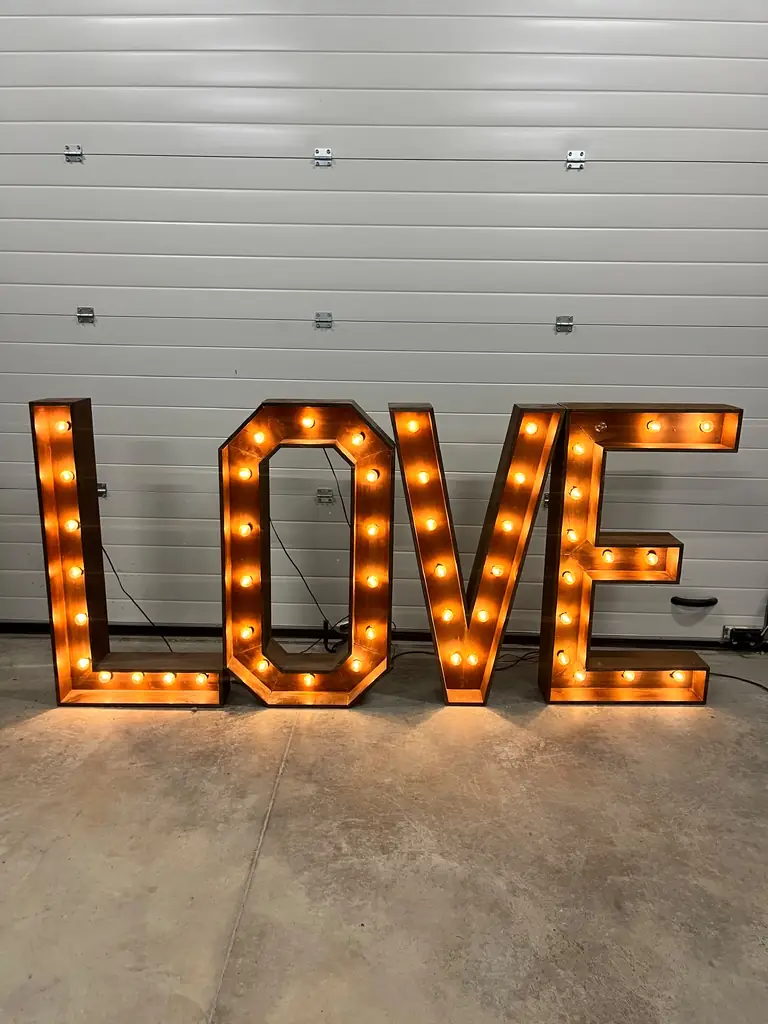 location lettre LOVE rennes 35.jpg